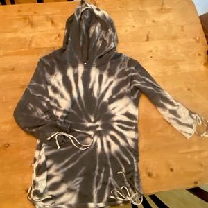 Young Fabulous & Broke Tie-Dye Blue + white hoodie with 3/4 sleeves & ruching